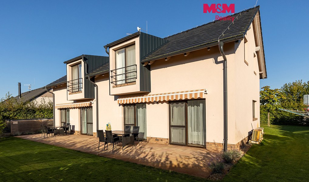Prodej domu 122 m² s pozemkem 328 m², Dříteč – fotka 1 z 30