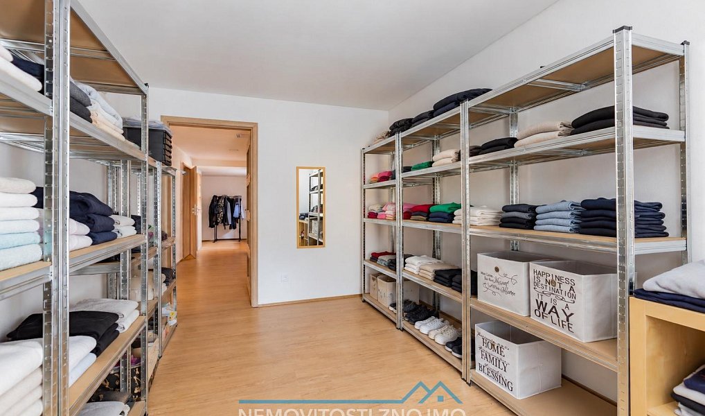 Prodej domu 220 m² s pozemkem 1 436 m², Chvalovice – náhled fotky 15