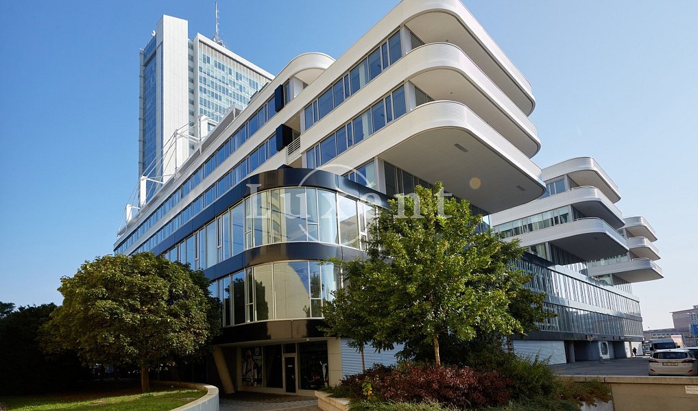 Pronájem kanceláře 740 m², Praha – fotka 1 z 8