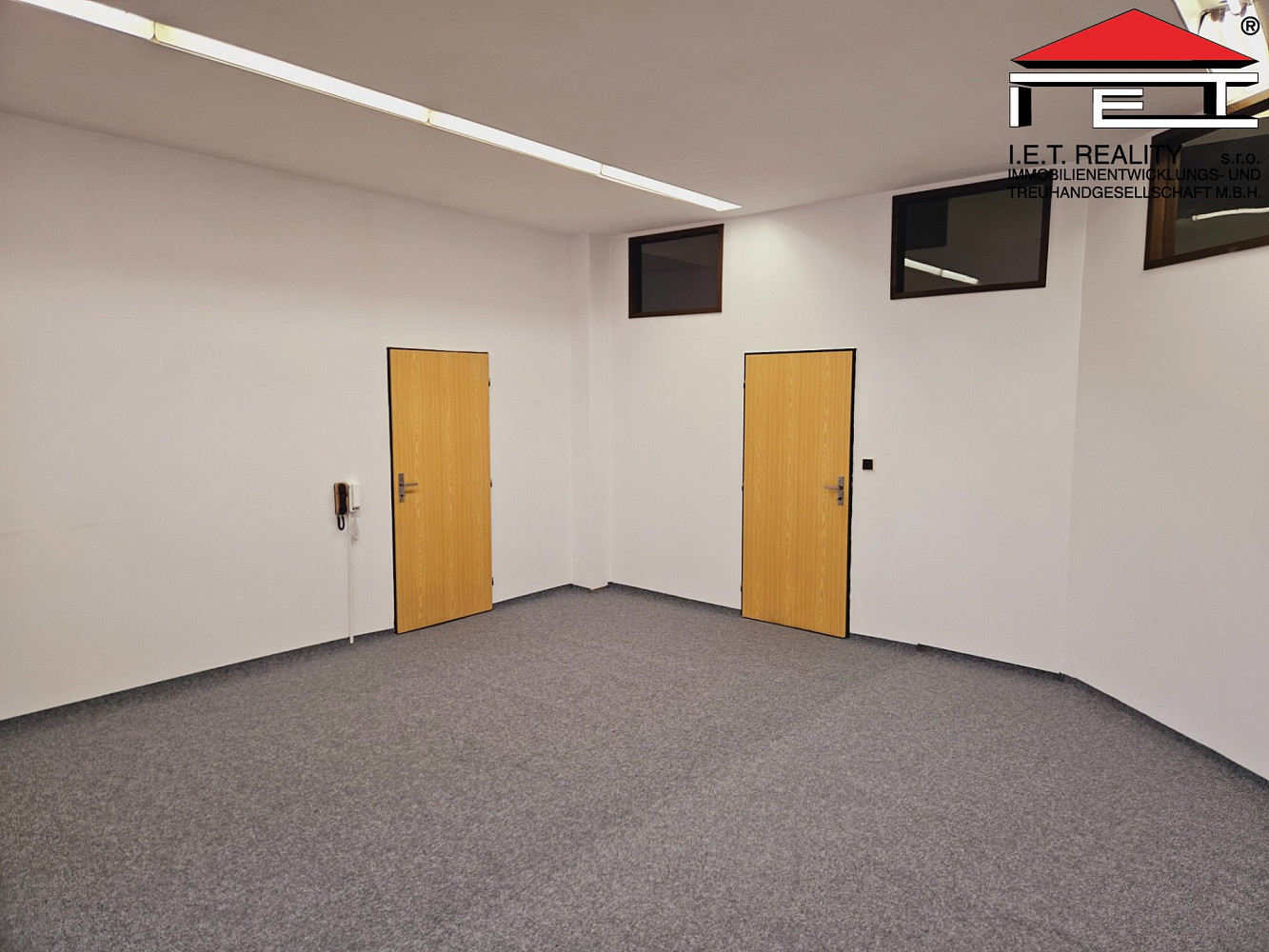 Pronájem kanceláře 300 m² – fotografie 2