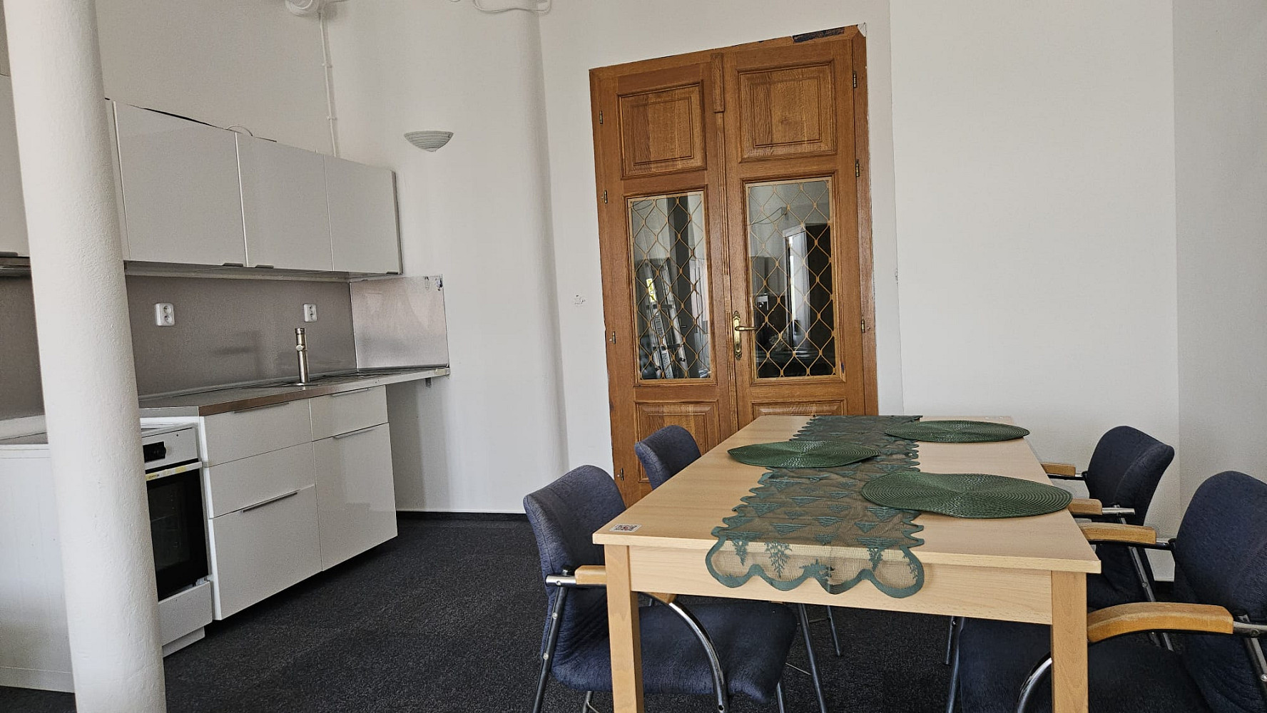 Pronájem bytu 1+kk 60 m² – fotografie 2