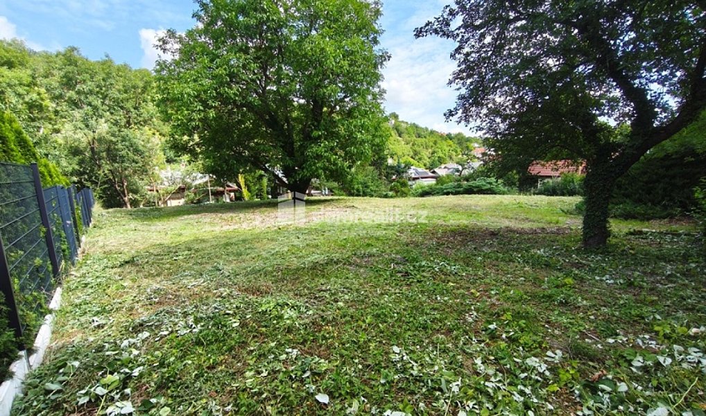 Prodej stavebního pozemku 1 800 m², Praha – náhled fotky 2