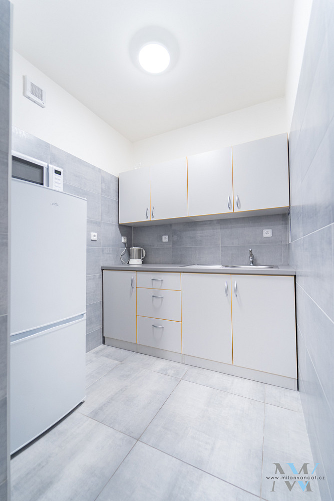 Pronájem skladovacích prostor 715 m² – fotografie 4