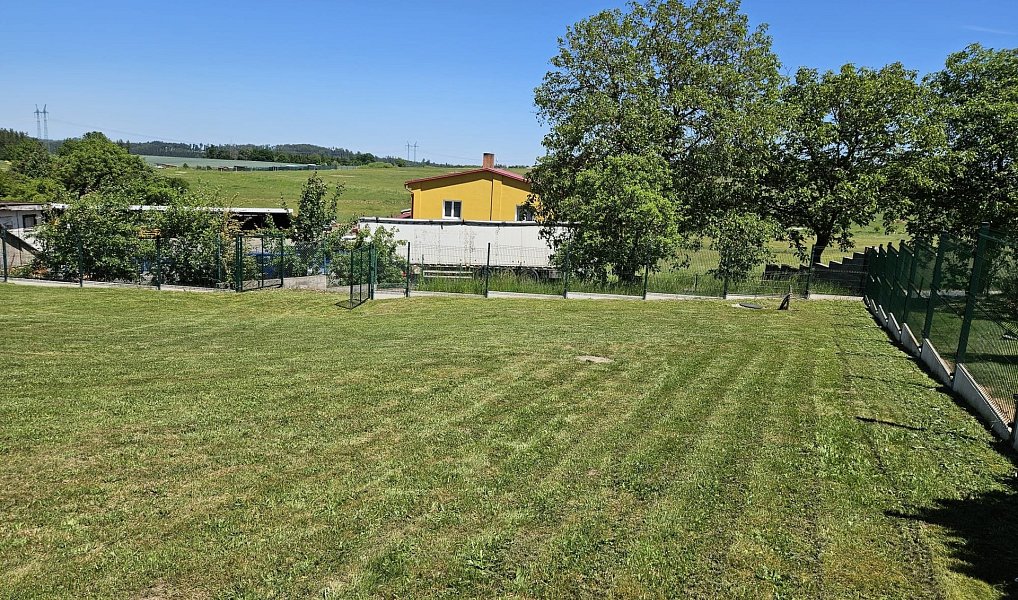 Prodej stavebního pozemku 1 702 m², Divišov – náhled fotky 2