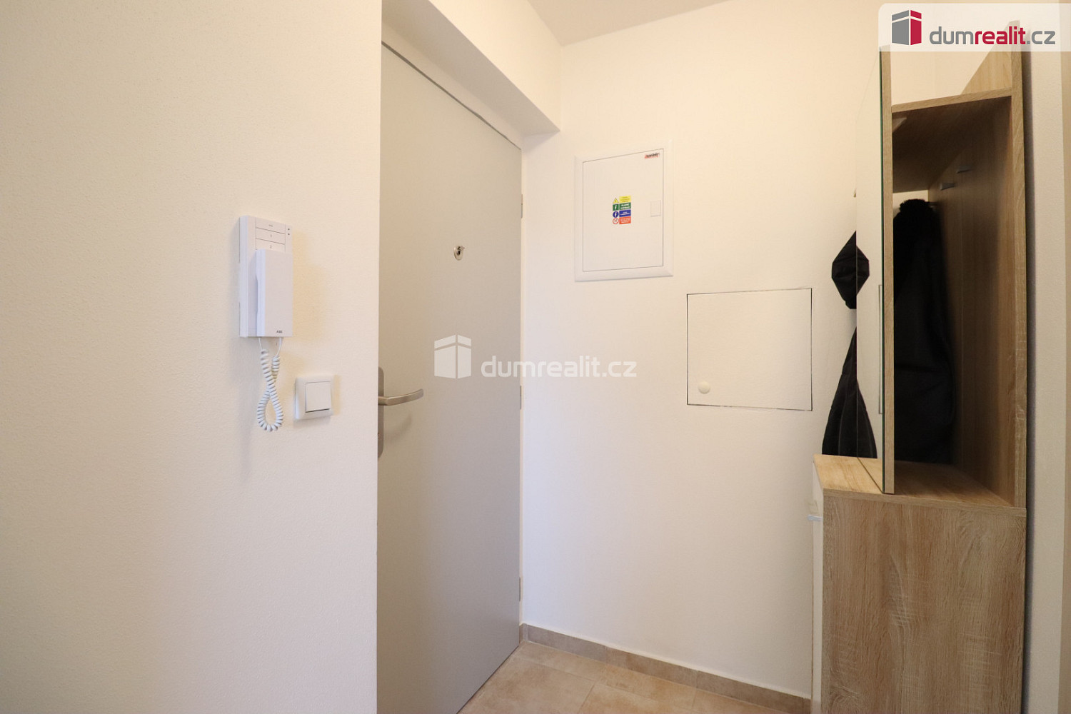 Pronájem bytu 2+kk 39 m² – fotografie 3