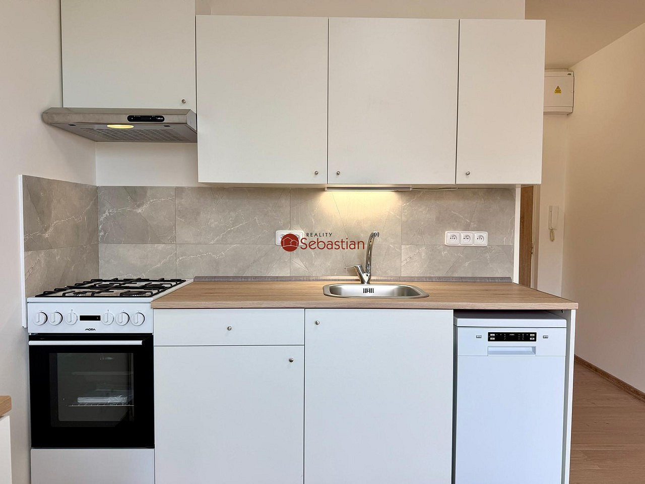 Pronájem bytu 2+kk 35 m² – fotografie 3