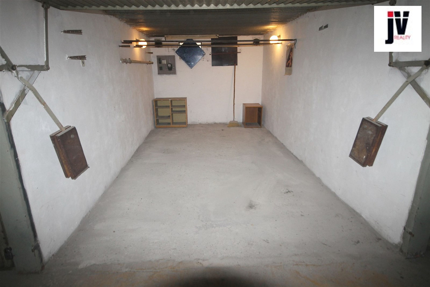 Předmětem k pronájmu je garáž o výměře cca 15 m2 (5,3 m x 2,8 m) v klidné části Plzně na Jižním – fotografie 3
