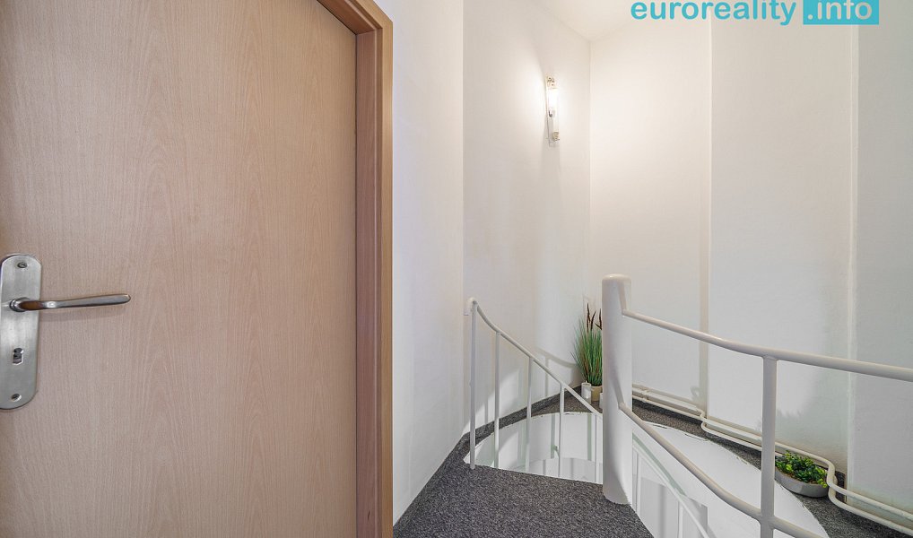 Prodej bytu 3+1 82 m², Karlovy Vary – náhled fotky 10