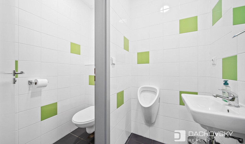 Prodej obchodních prostor 374 m², Pardubice – náhled fotky 48
