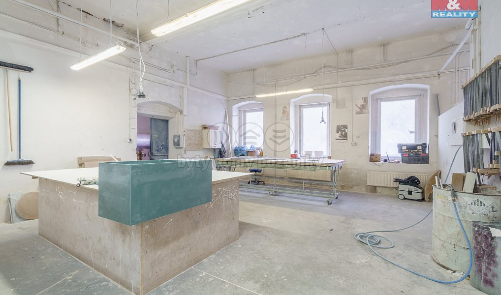 Prodej výrobních prostor 2 100 m², Karlovy Vary – fotka 1 z 30