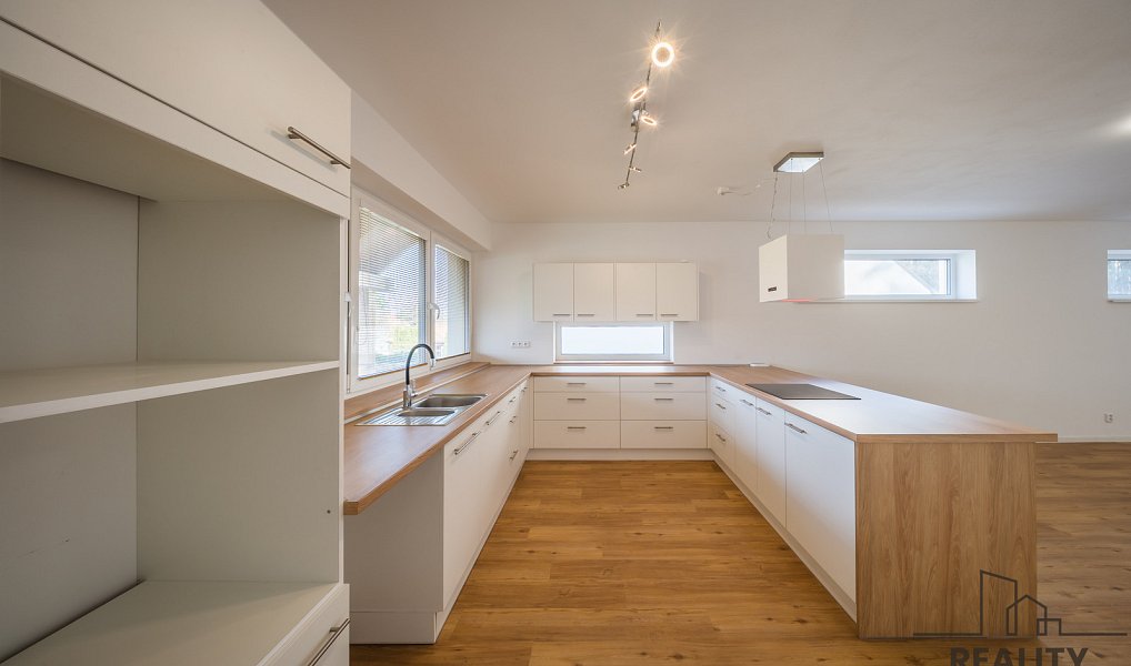 Prodej domu 225 m² s pozemkem 320 m², Vracov – náhled fotky 7