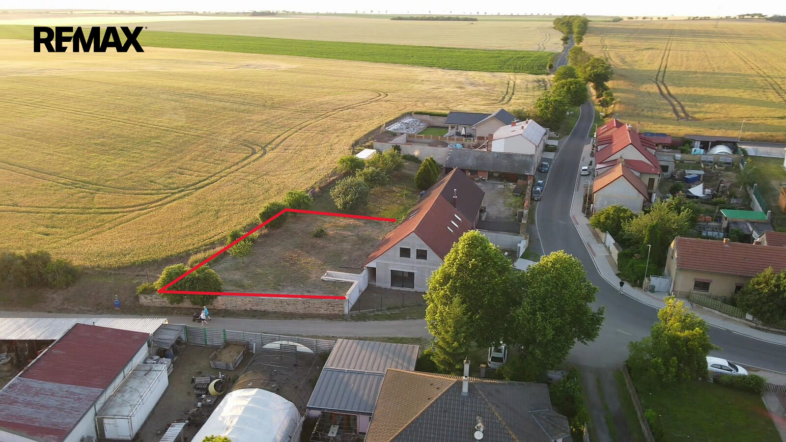 Prodej domu 213 m² s pozemkem 530 m² – fotografie 2