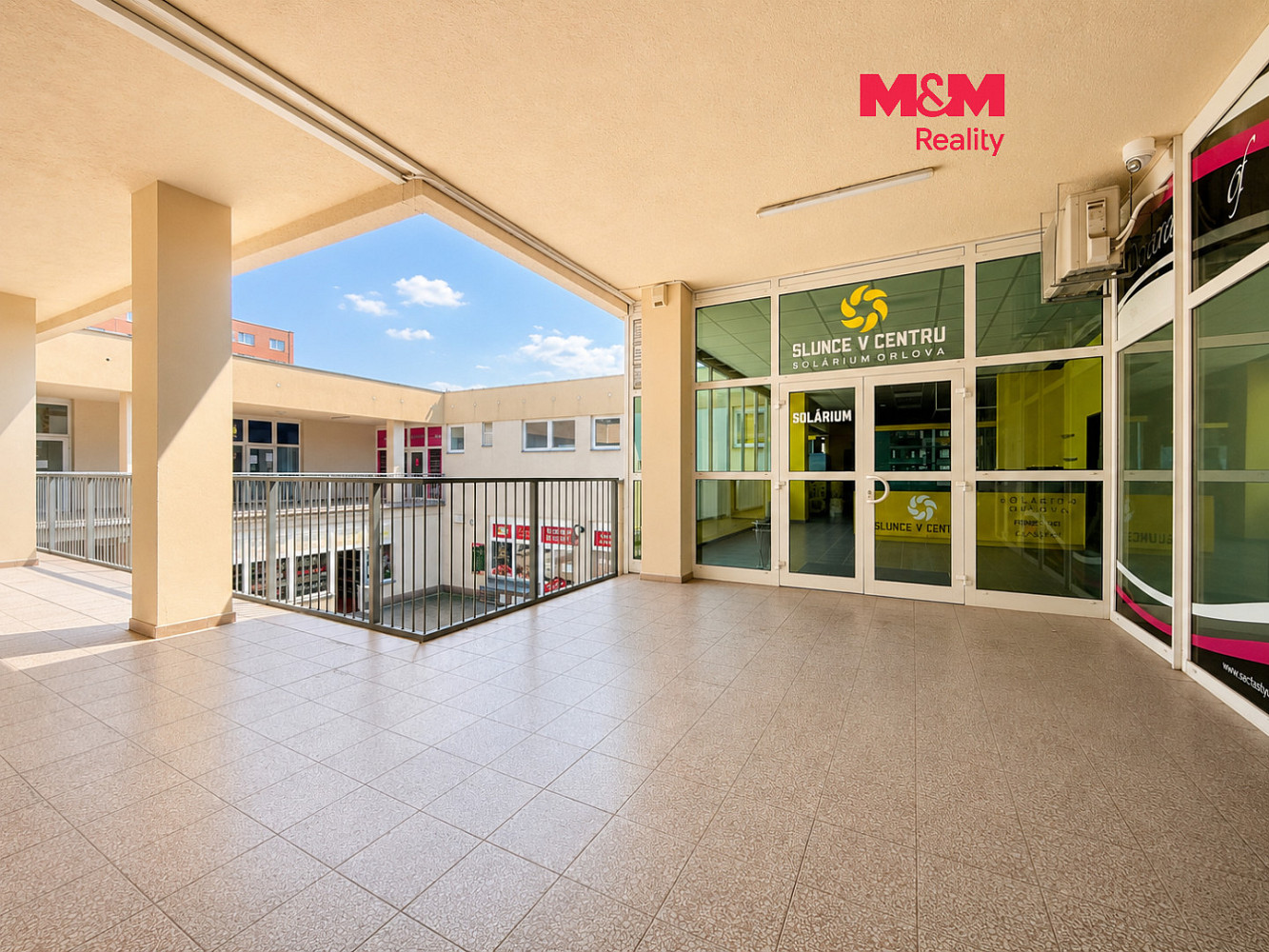 Pronájem obchodních prostor 222 m²