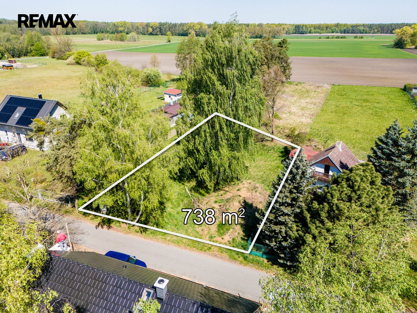 Prodej stavebního pozemku 738 m² — photo 2