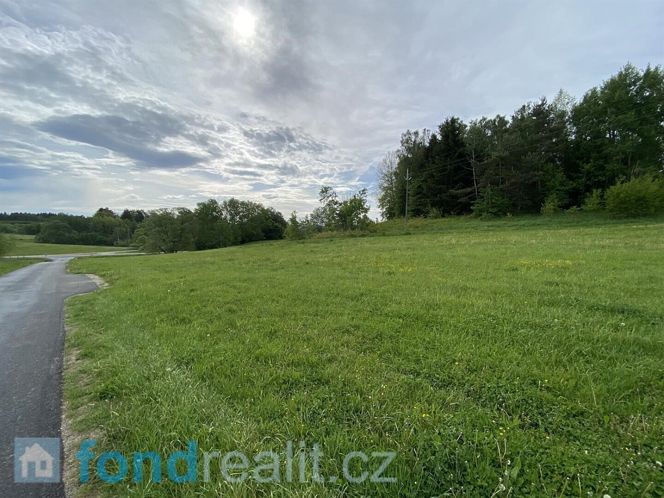 Prodej stavebního pozemku 852 m² – fotografie 2