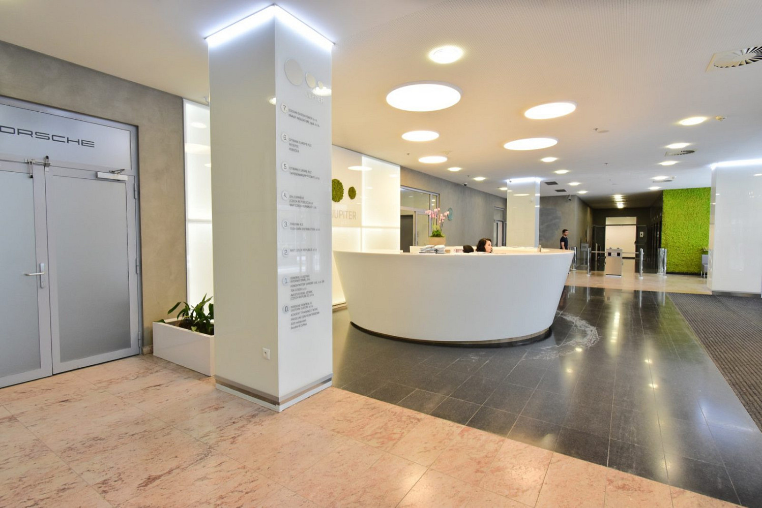 Pronájem kanceláře 659 m² – fotografie 2