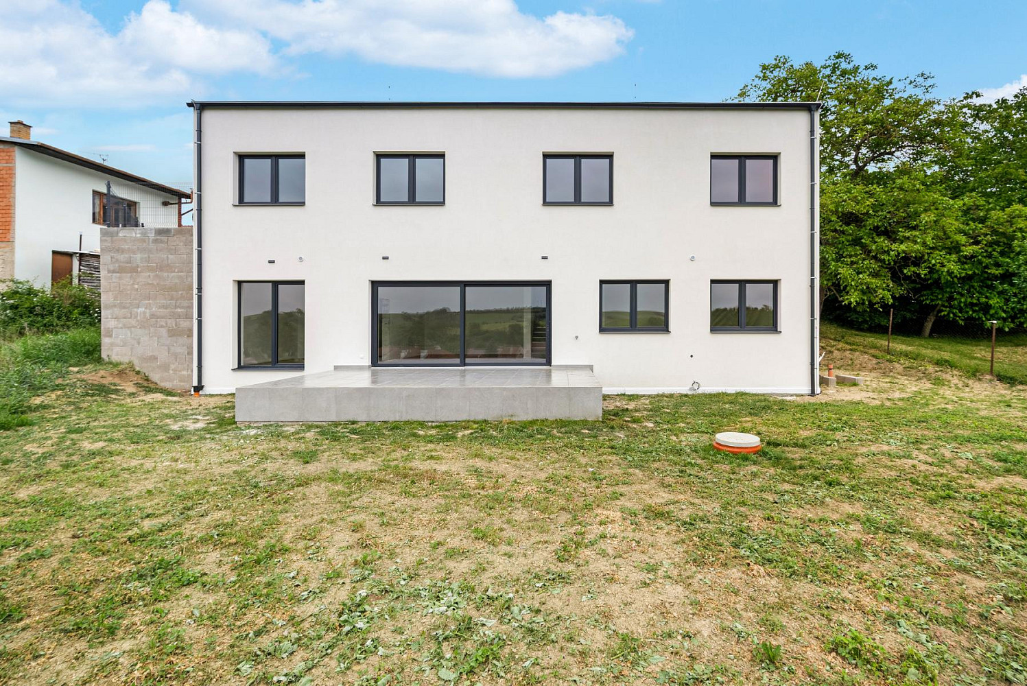 Prodej domu 220 m² s pozemkem 525 m² – fotografie 2