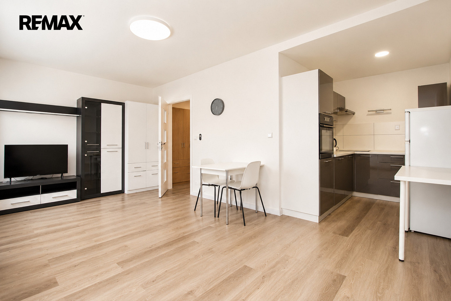 Pronájem bytu 1+kk 35 m² — photo 2