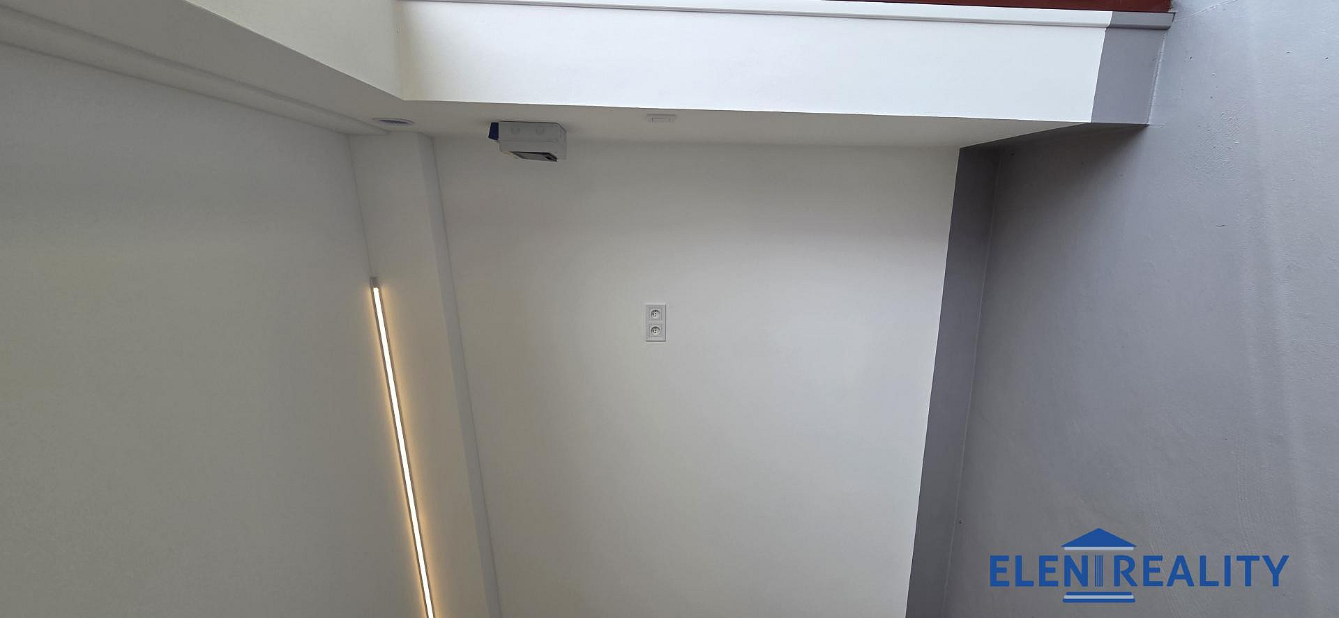 Prodej nově zrekonstruované, prostorné garáže ( 26 m2) na ul. u zahradnictví v české vsi — photo 3