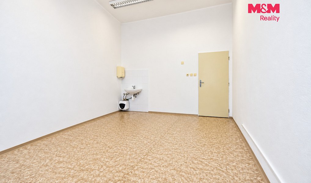 Pronájem obchodních prostor 18 m², Jičín – náhled fotky 2