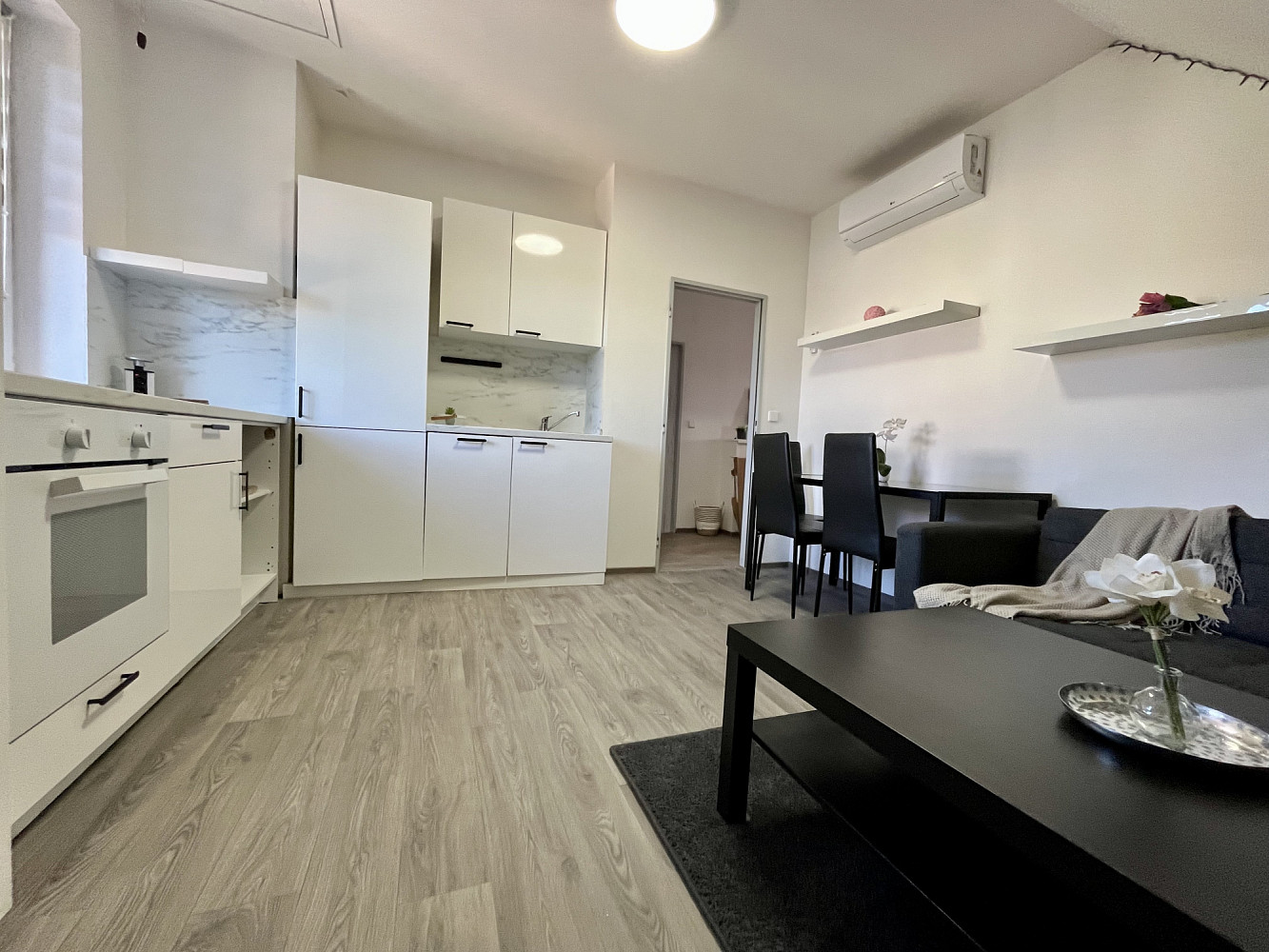 Pronájem bytu 4+kk 82 m² – fotografie 2