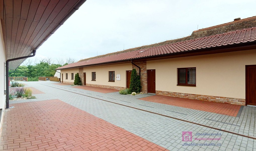 Prodej ubytovacího objektu 664 m², Bulhary – náhled fotky 6