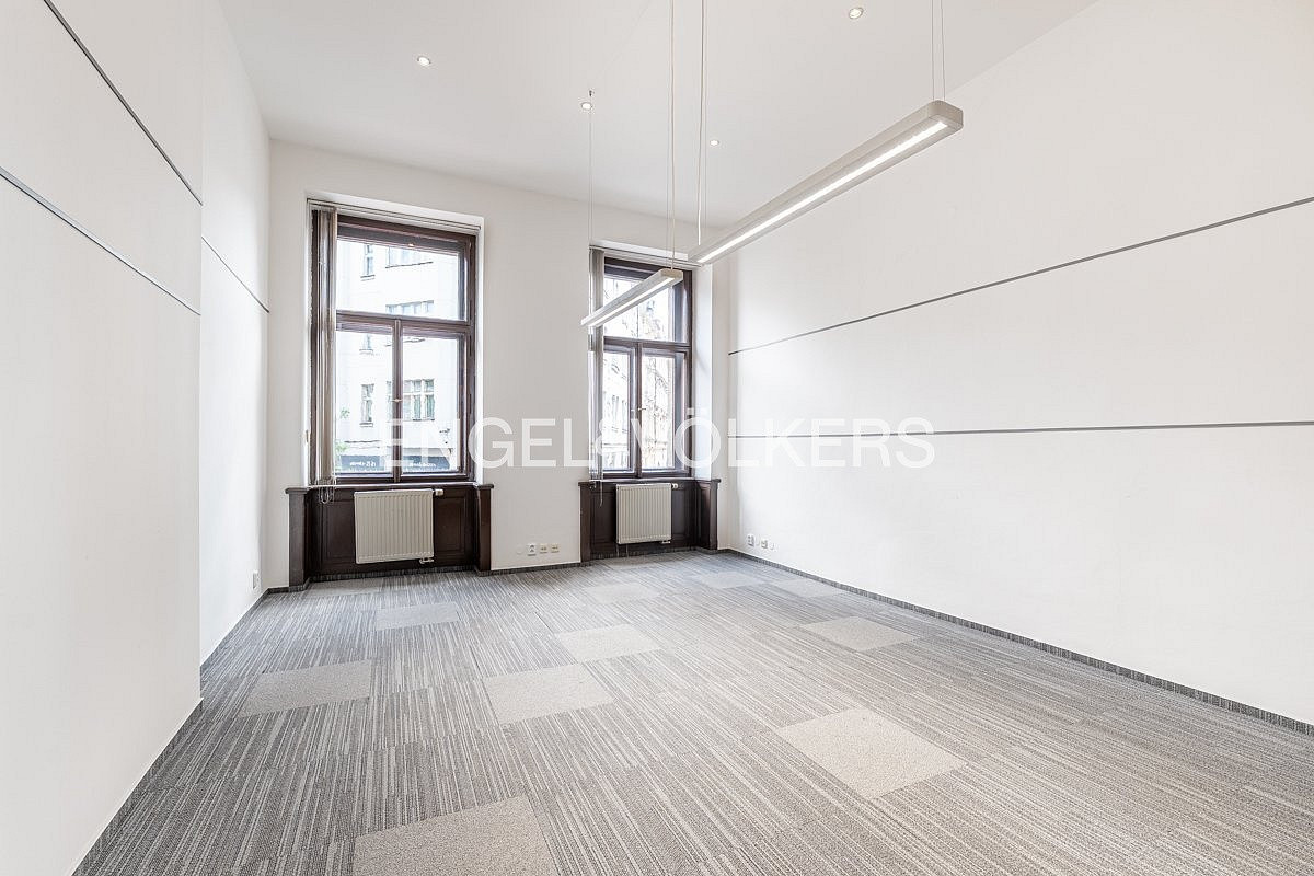 Pronájem kanceláře 206 m² – fotografie 3