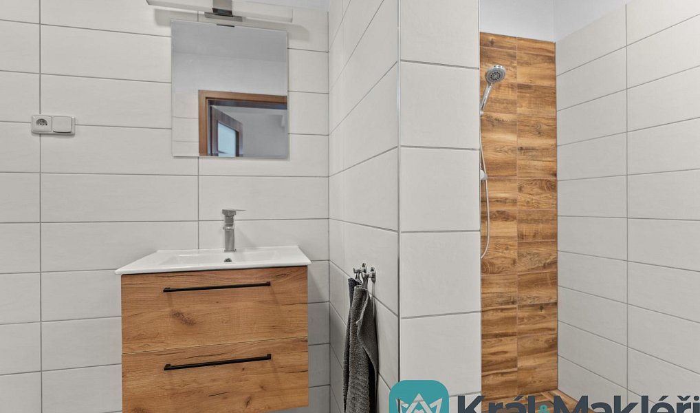 Prodej domu 126 m² s pozemkem 270 m², Brňany – náhled fotky 9