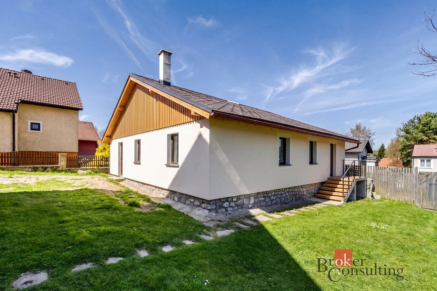Prodej domu 136 m² s pozemkem 274 m² – fotografie 2