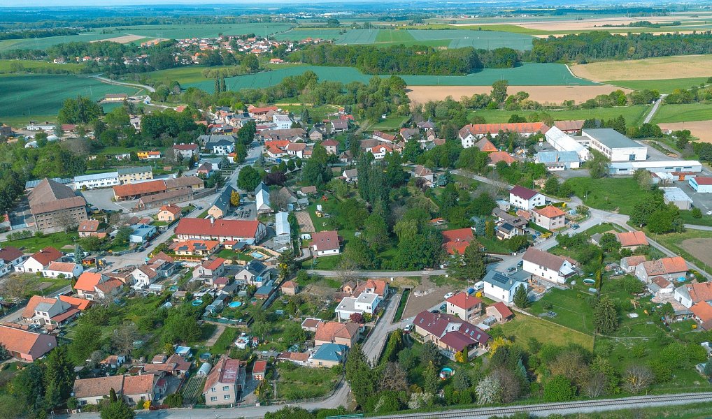 Prodej stavebního pozemku 1 085 m², Úhřetice – náhled fotky 9