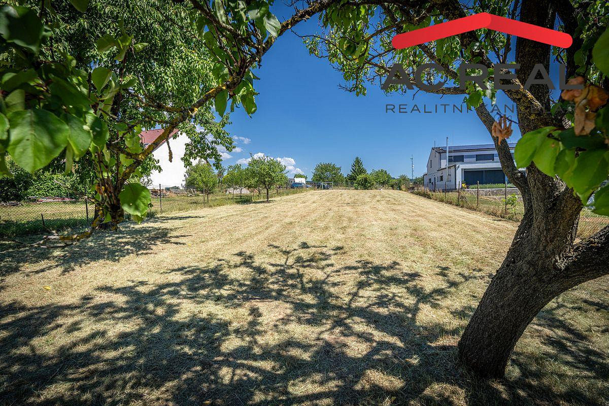 Prodej stavebního pozemku 1 215 m² – fotografie 4