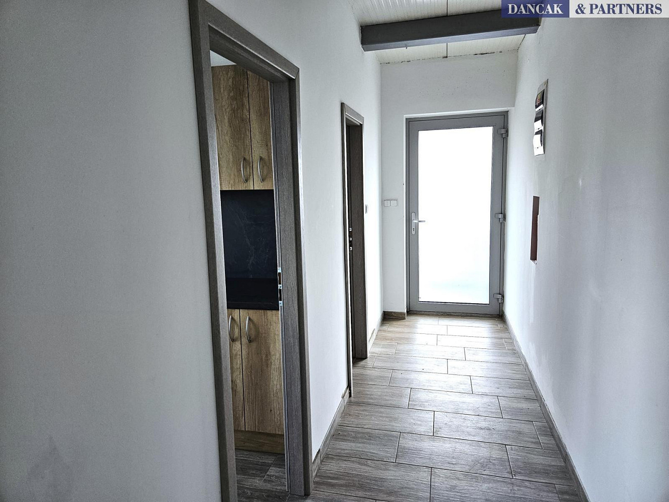 Pronájem kanceláře 50 m² – fotografie 4
