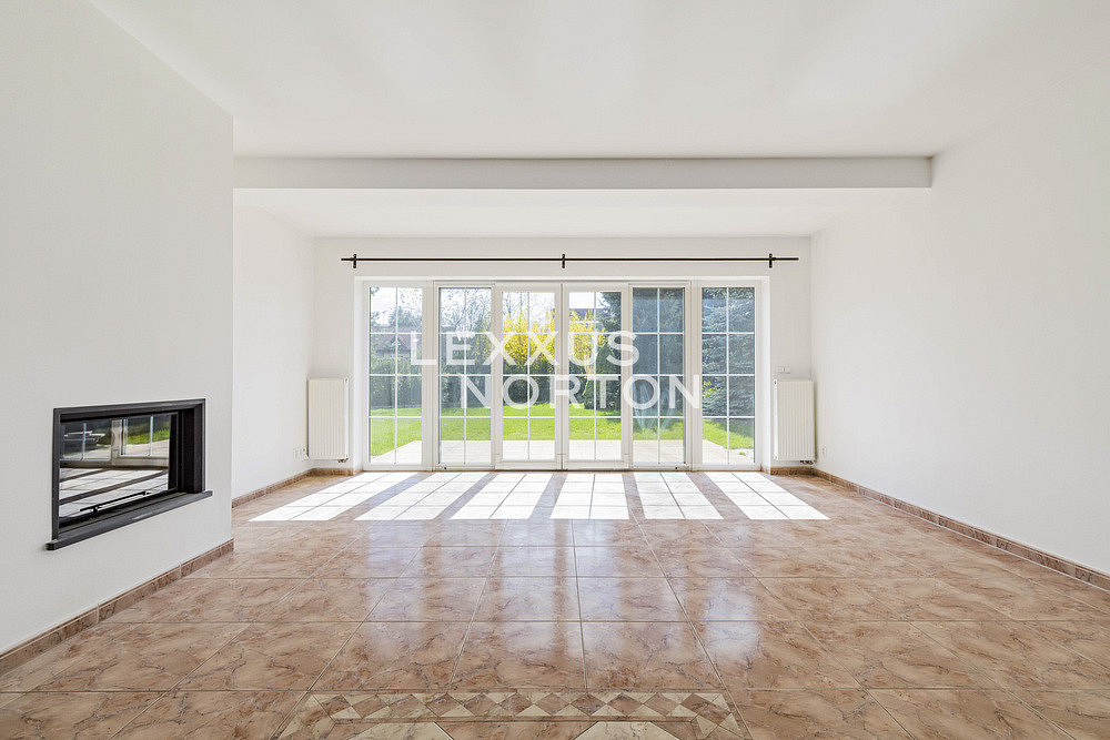 Pronájem domu 610 m² s pozemkem 747 m² — photo 2