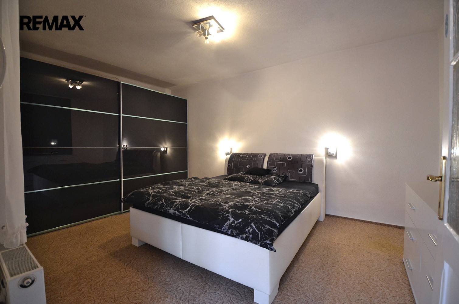 Prodej domu 307 m² s pozemkem 989 m² – fotografie 3