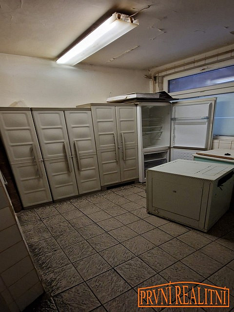 Pronájem obchodních prostor 146 m² – fotografie 5