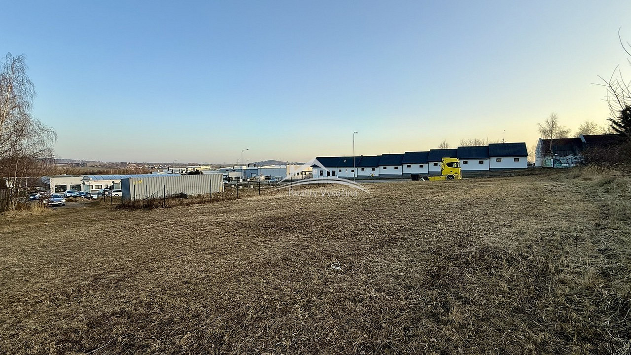 Pronájem komerčního pozemku 1 000 m² – fotografie 3