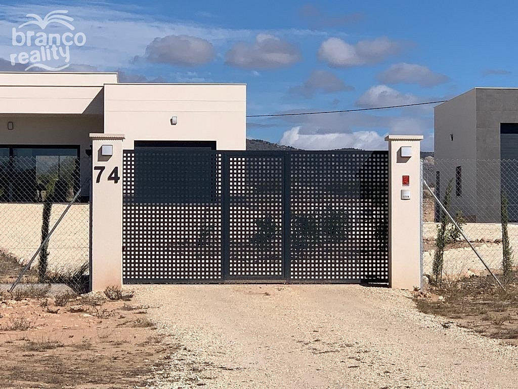 Prodej domu 165 m² s pozemkem 10 000 m² - Vista 5