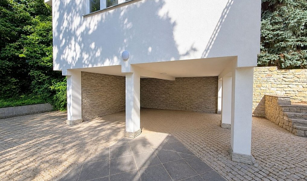 Pronájem domu 1 200 m² s pozemkem 3 532 m², Praha – náhled fotky 48