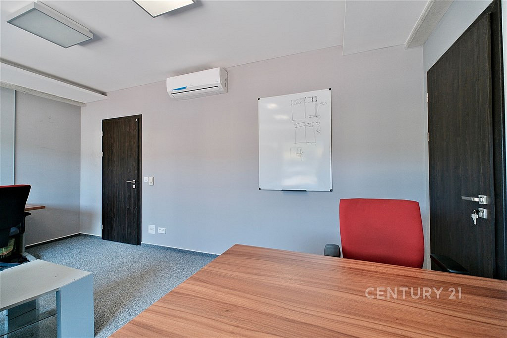 Pronájem kanceláře 106 m² — photo 3