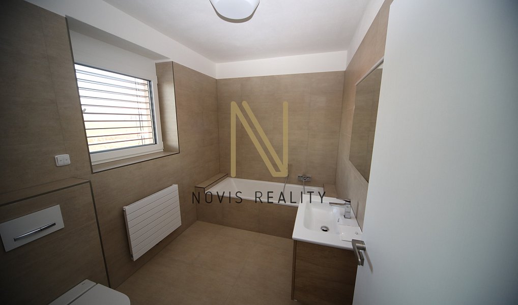 Prodej domu 233 m² s pozemkem 734 m², Klatovy – náhled fotky 9