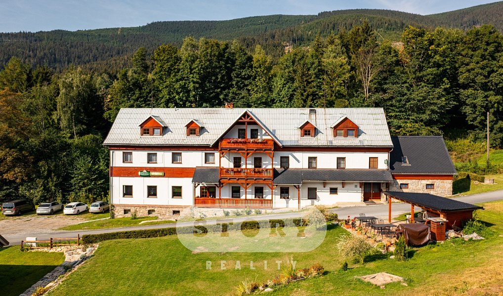 Prodej ubytovacího objektu 1 407 m², Staré Město – náhled fotky 3