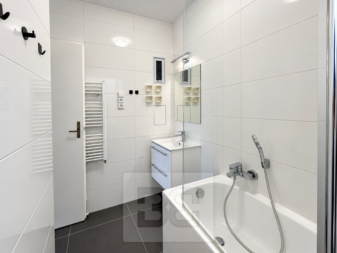 Pronájem bytu 1+kk 27 m² – fotografie 3