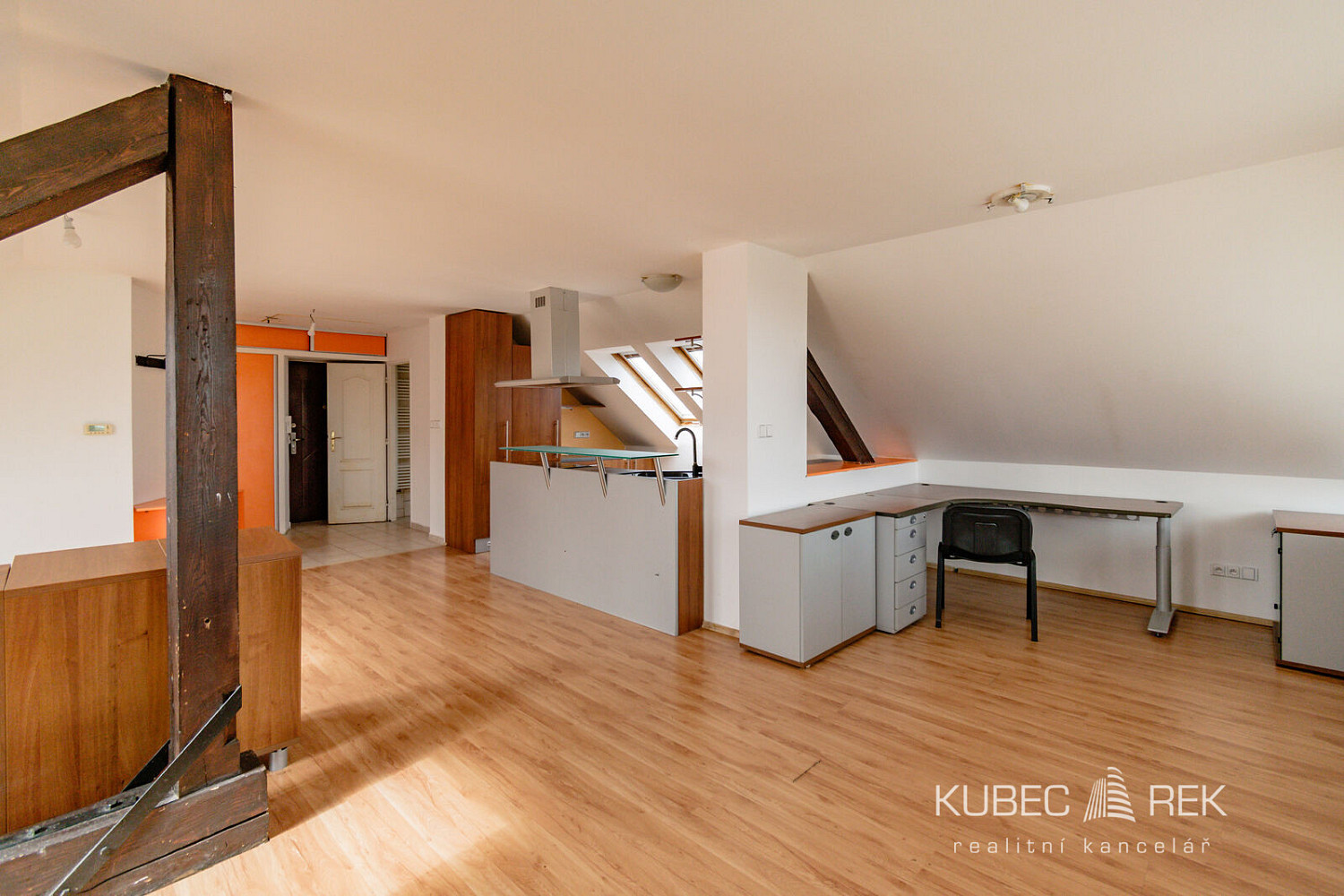 Pronájem bytu 2+kk 66 m² – fotografie 3