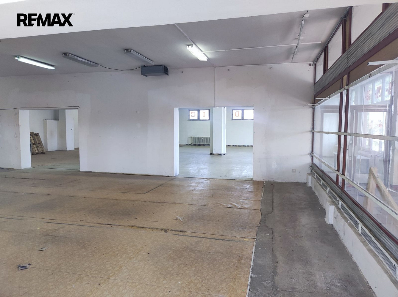 Pronájem obchodních prostor 556 m² – fotografie 4