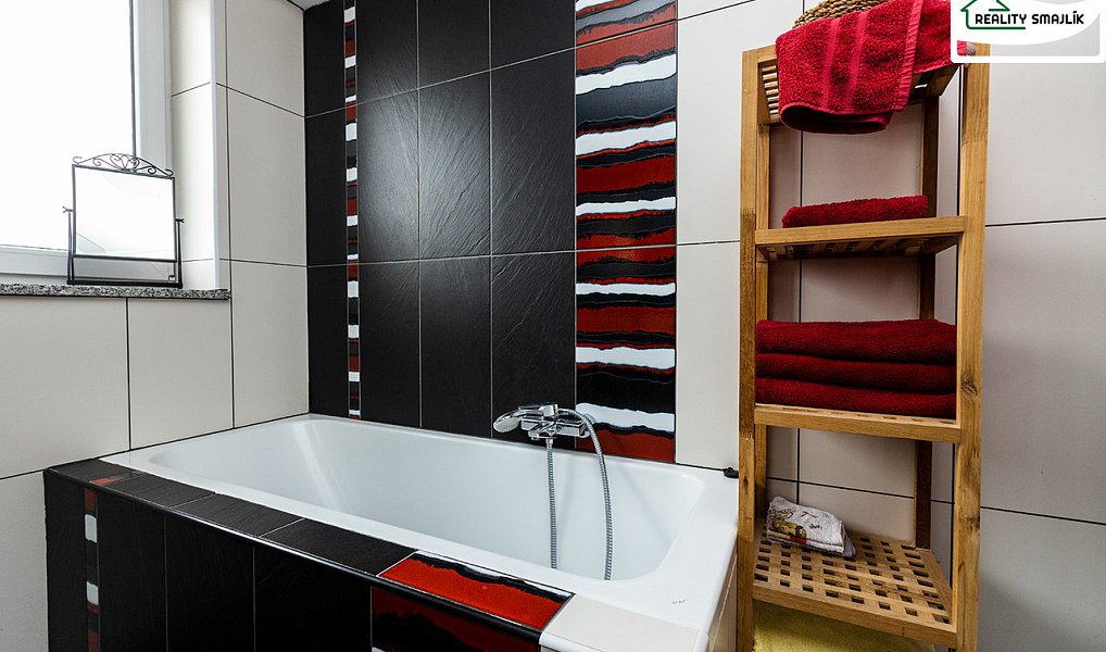 Prodej domu 250 m² s pozemkem 1 048 m², Pomezí nad Ohří – náhled fotky 9
