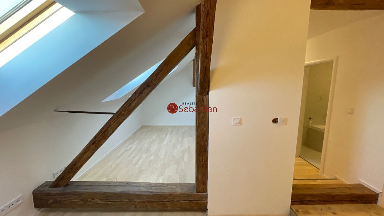 Pronájem bytu 4+kk 99 m² – fotografie 3