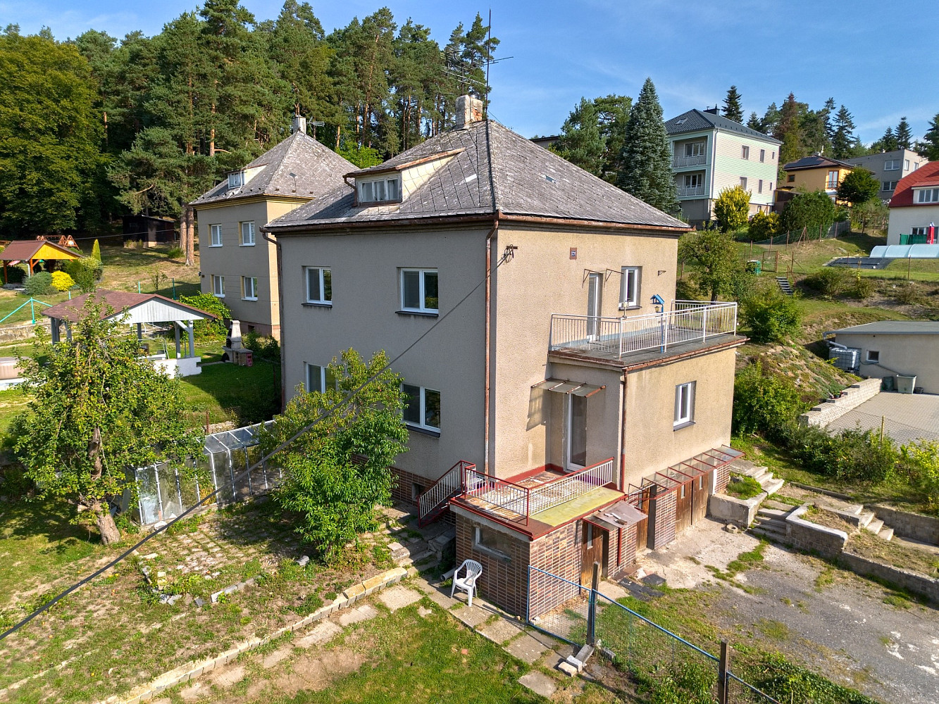 Prodej domu 260 m² s pozemkem 1 378 m²