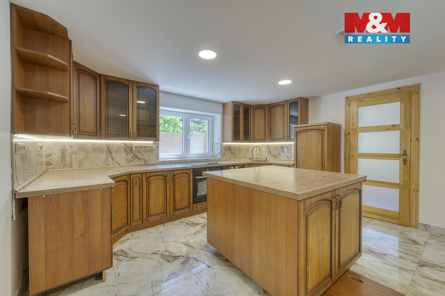 Prodej domu 250 m² s pozemkem 598 m² – fotografie 3