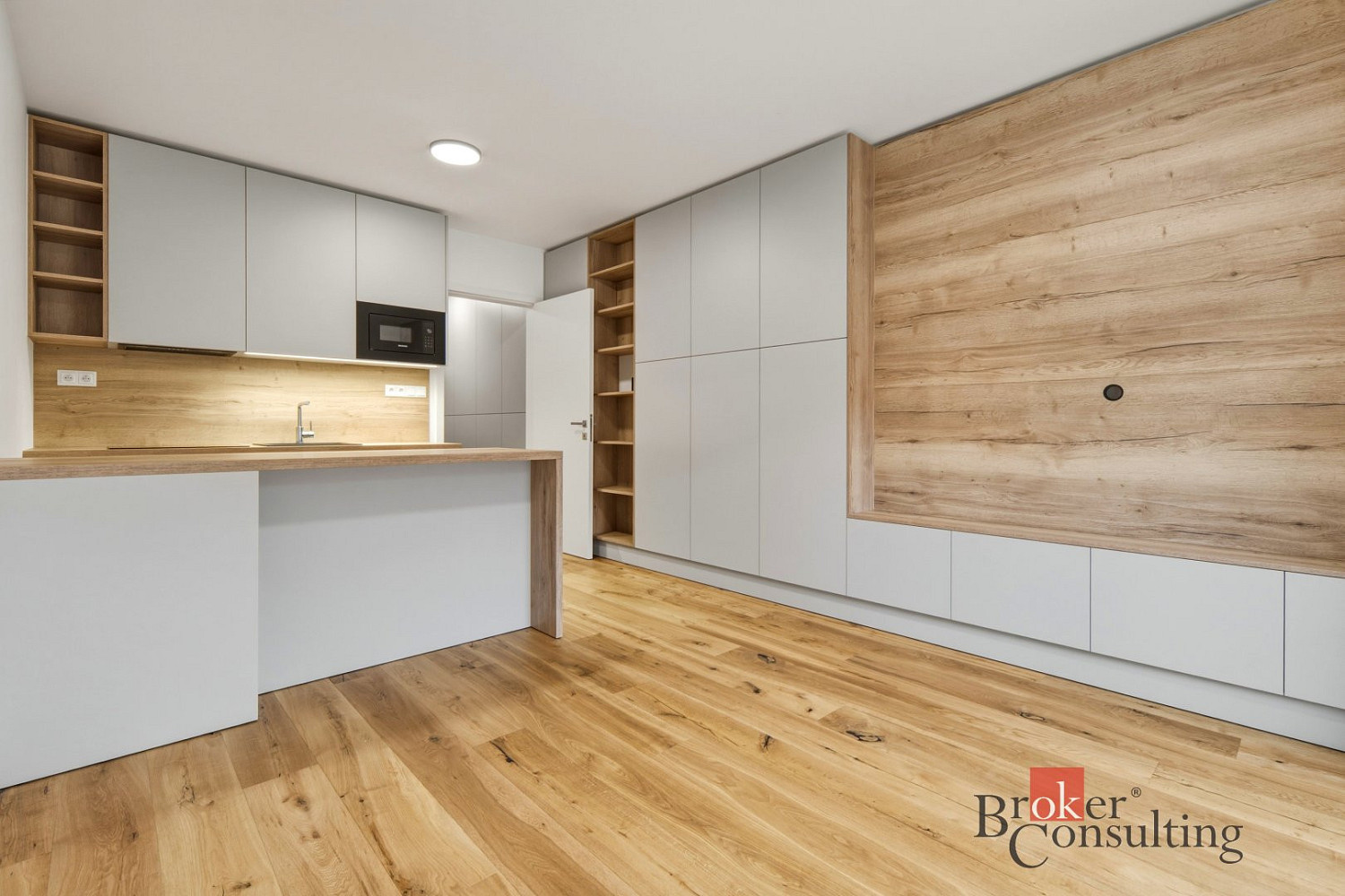 Pronájem bytu 1+kk 29 m² – fotografie 2