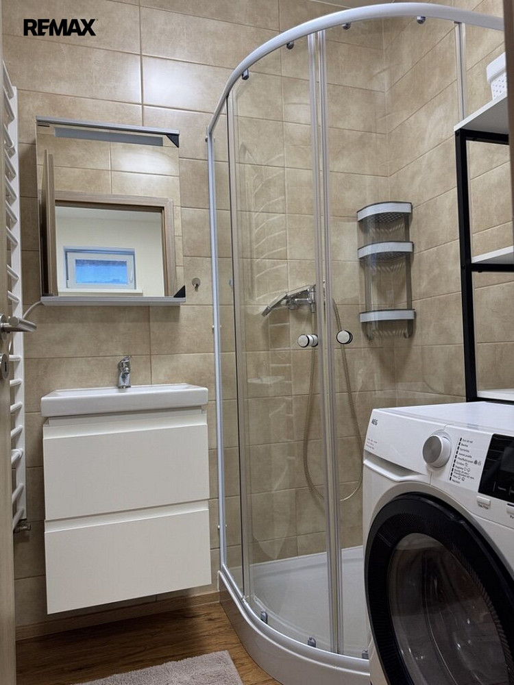 Pronájem bytu 1+kk 36 m² – fotografie 3